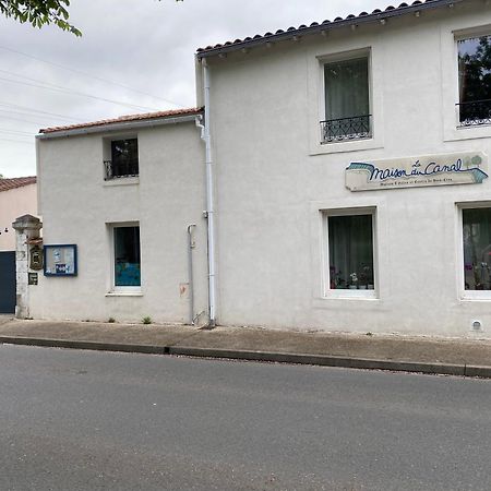 Périgny La Maison Du Canal De Rompsay - 5 Min De La Rochelle Bed & Breakfast エクステリア 写真